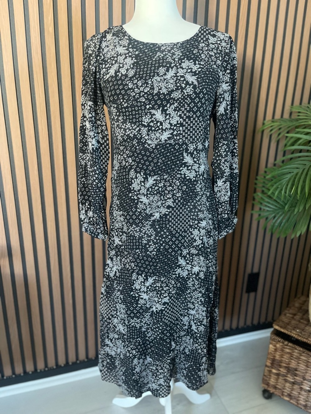 Old Navy Black Floral Long Sleeve Dress Size 6